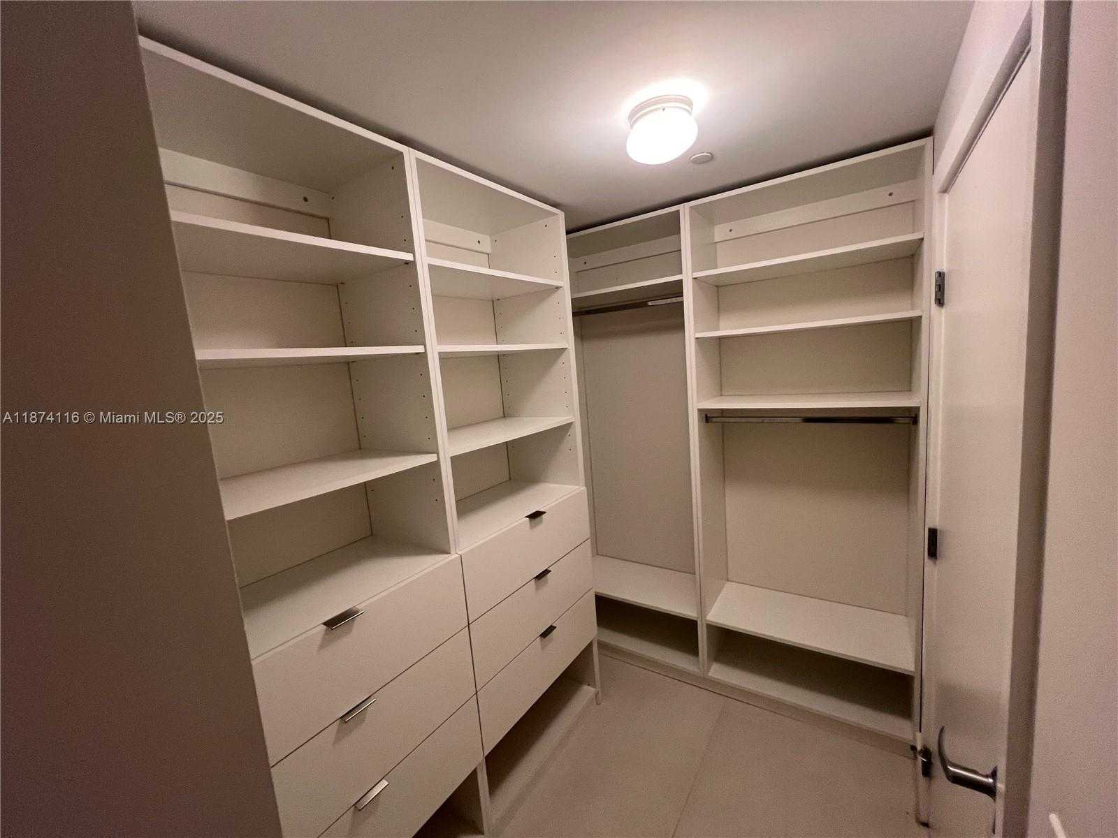 Small Image of 16385 BISCAYNE BLVD #606, North Miami Beach Number 16