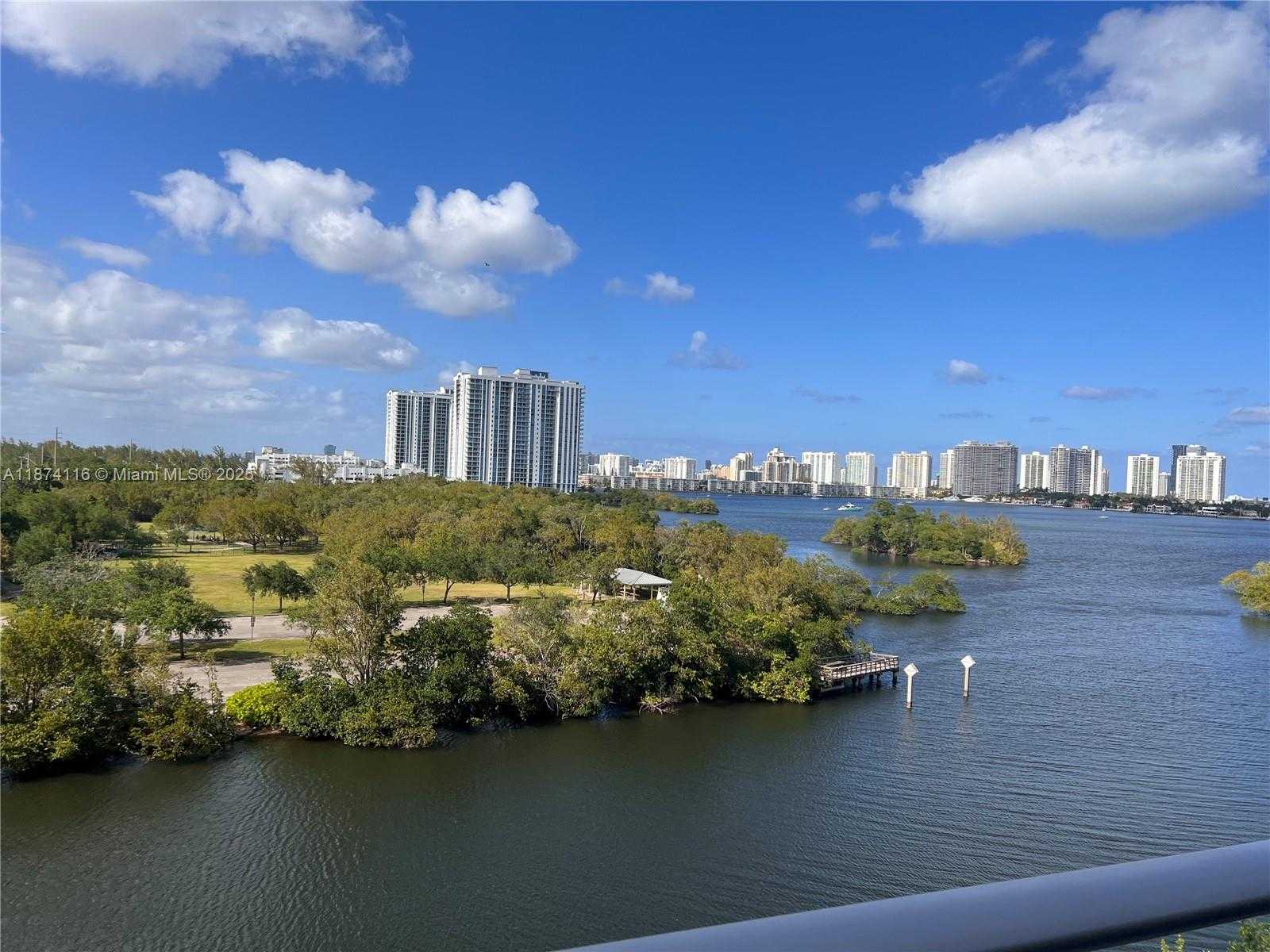 Small Image of 16385 BISCAYNE BLVD #606, North Miami Beach Number 2
