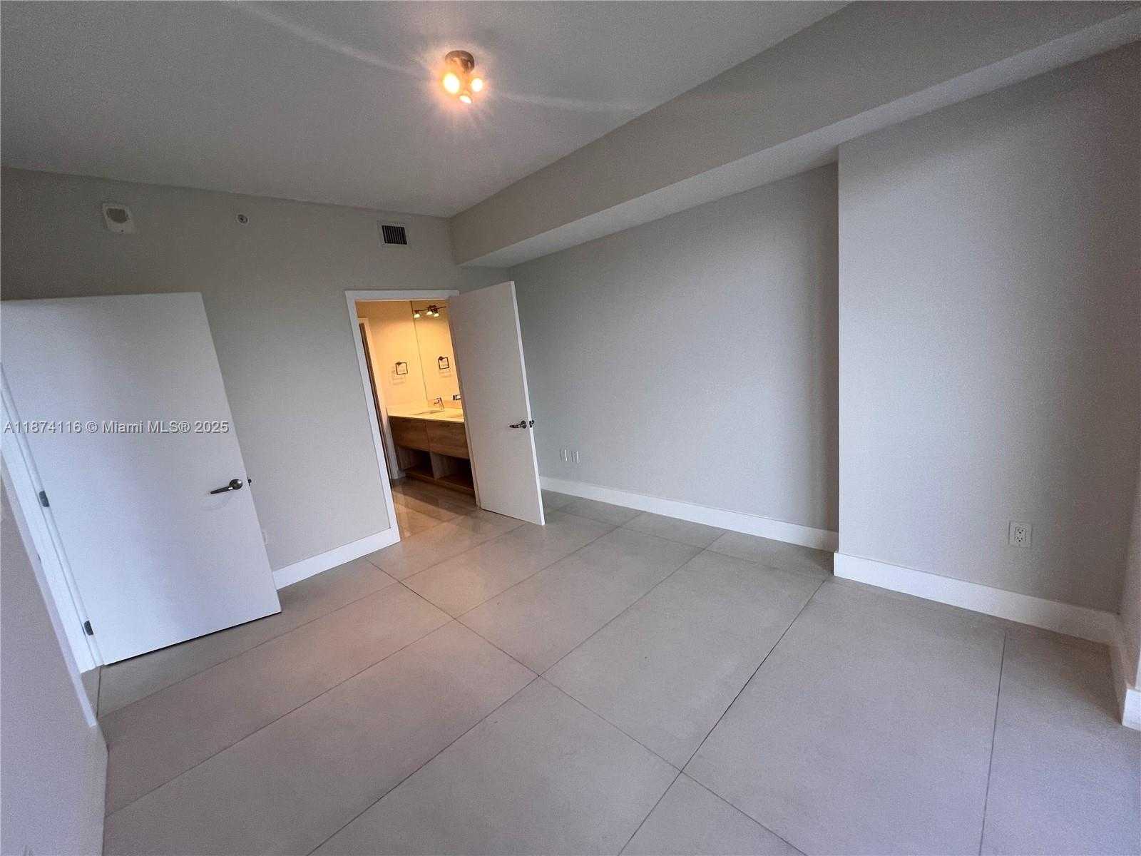 Small Image of 16385 BISCAYNE BLVD #606, North Miami Beach Number 20