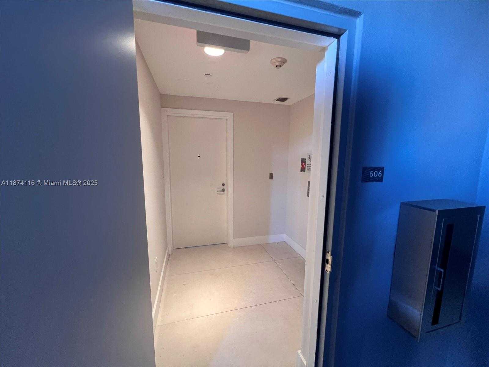 Small Image of 16385 BISCAYNE BLVD #606, North Miami Beach Number 8