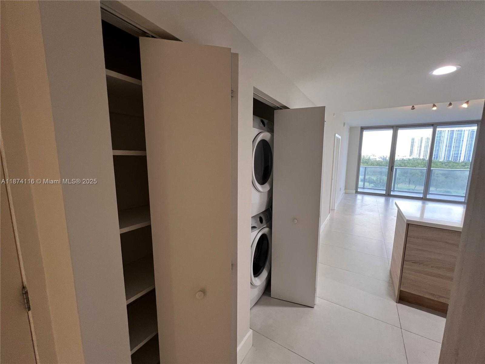 Small Image of 16385 BISCAYNE BLVD #606, North Miami Beach Number 9