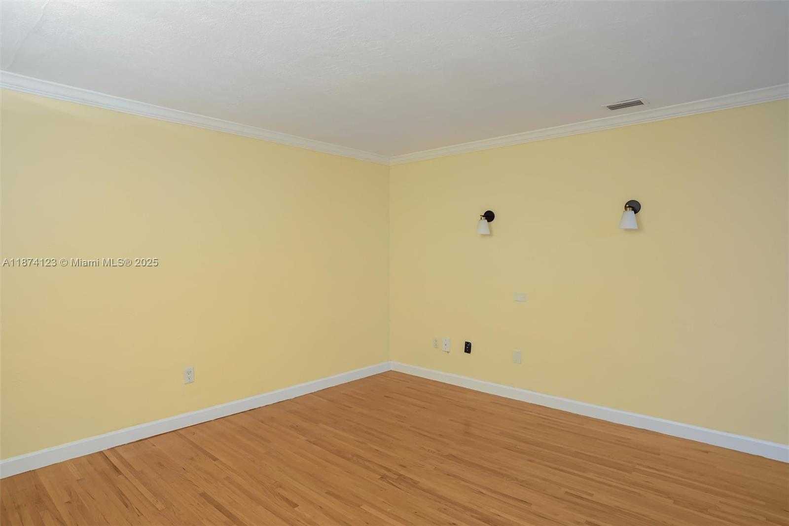 Small Image of 45 ANTILLA AVE #3K, Coral Gables Number 3
