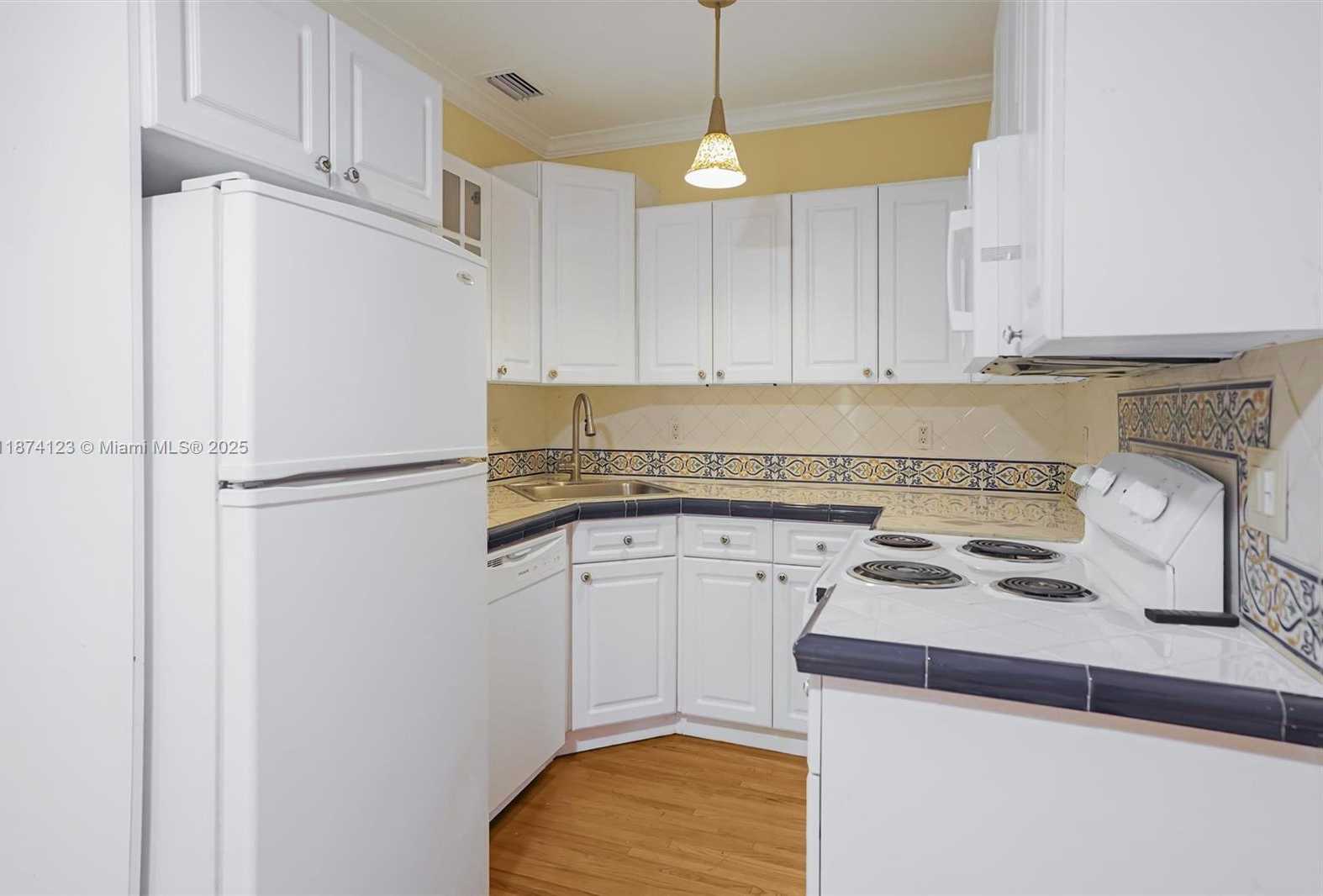 Small Image of 45 ANTILLA AVE #3K, Coral Gables Number 7