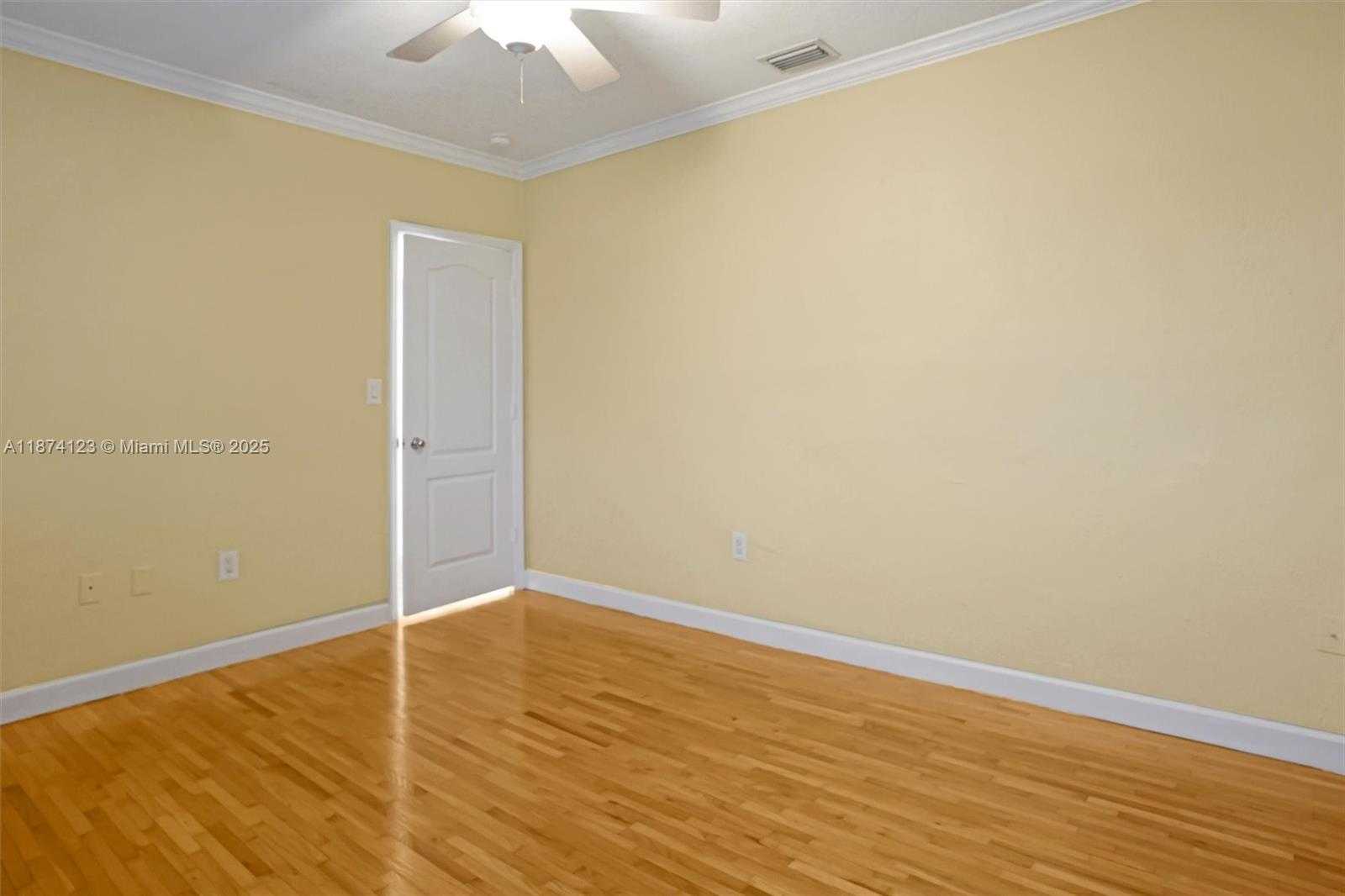 Small Image of 45 ANTILLA AVE #3K, Coral Gables Number 9