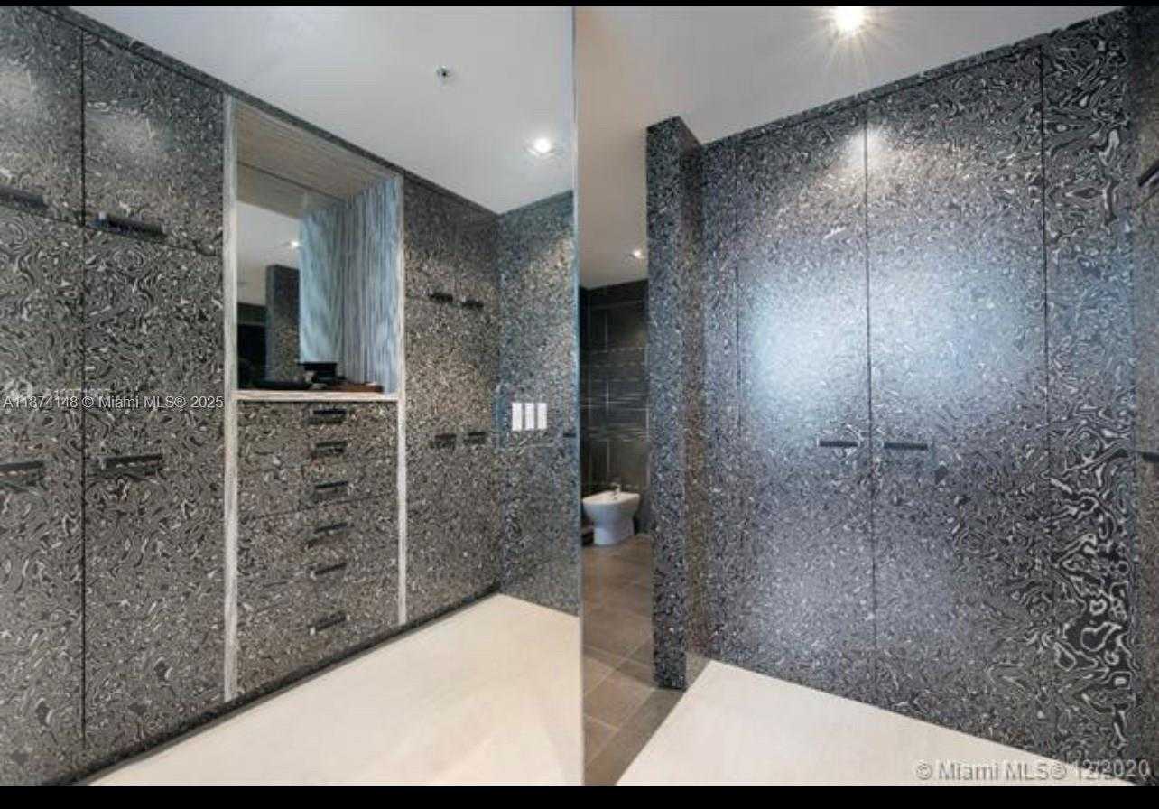 Small Image of 2100 PARK AVE #303, Miami Beach Number 13