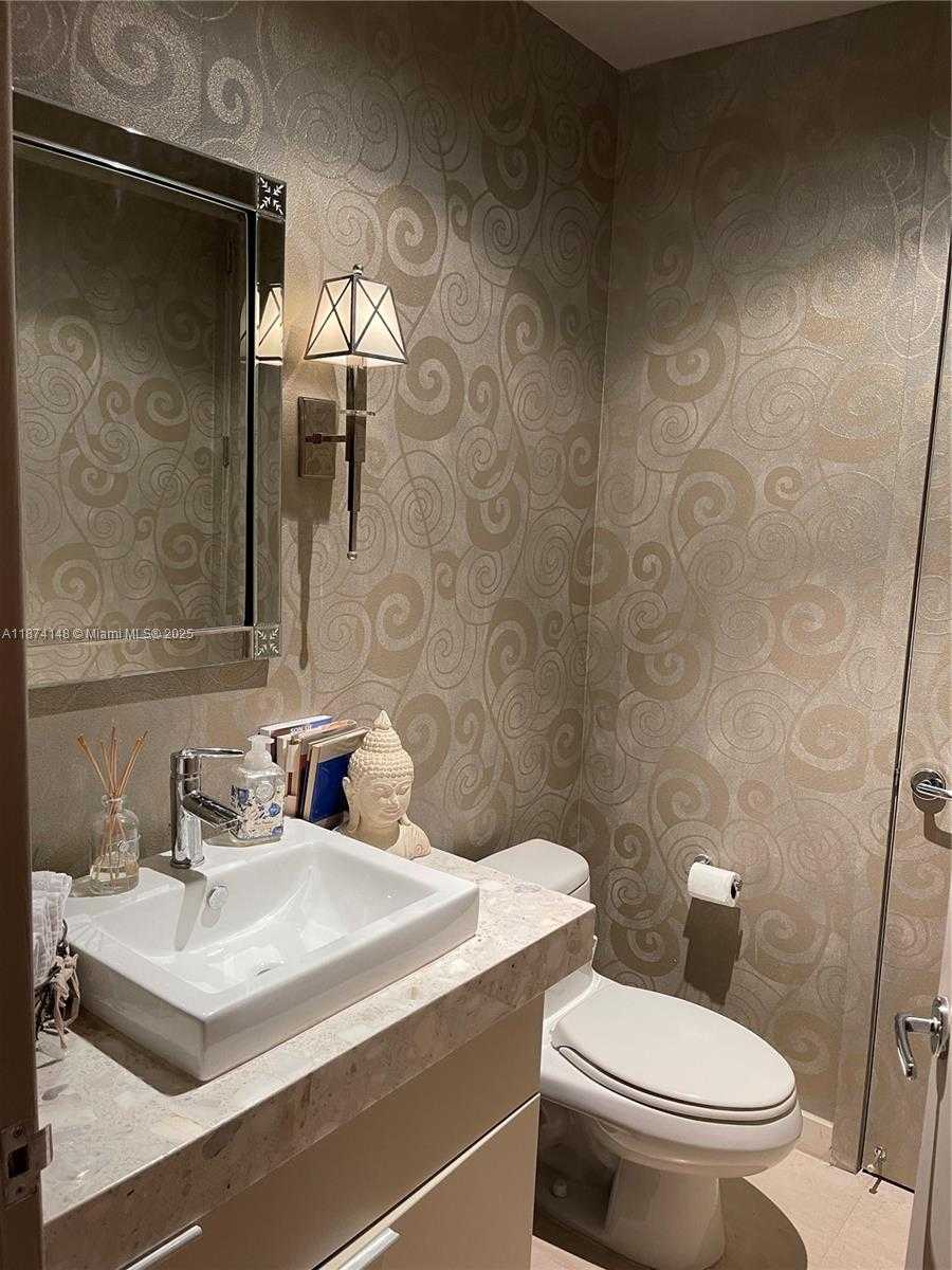 Small Image of 2100 PARK AVE #303, Miami Beach Number 25