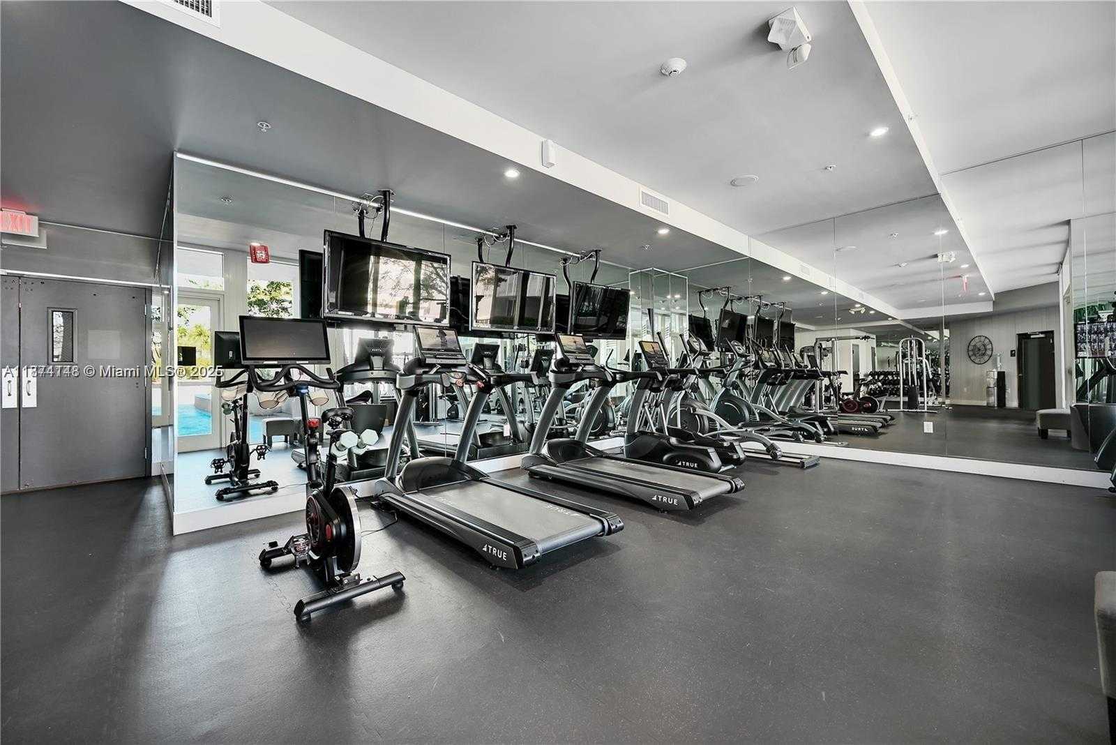 Small Image of 2100 PARK AVE #303, Miami Beach Number 30