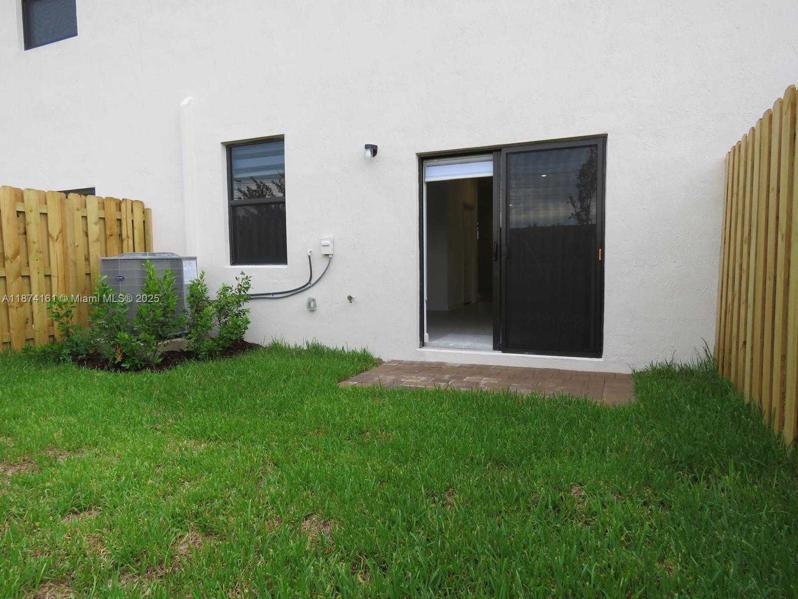 Small Image of 23316 SOUTH WEST 133RD CT, Miami Number 15