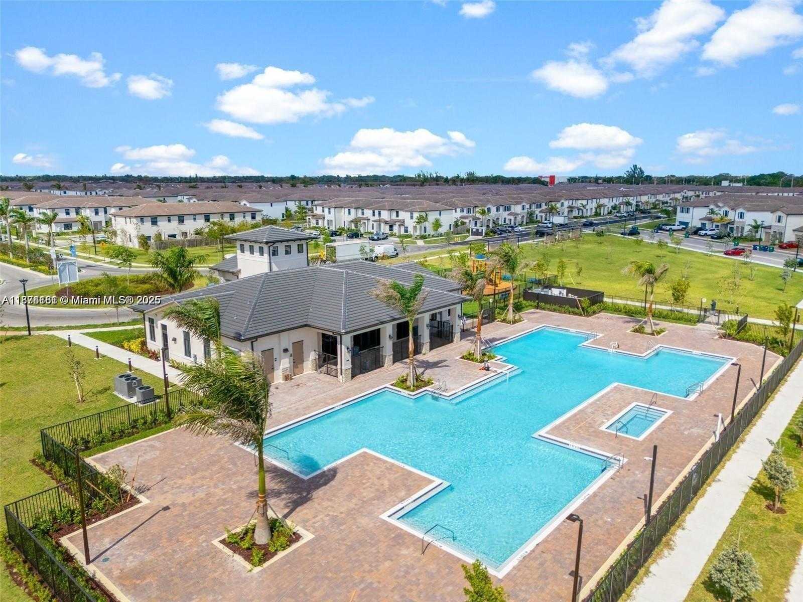 Small Image of 23316 SOUTH WEST 133RD CT, Miami Number 3