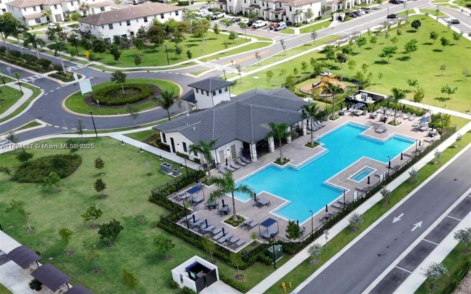 Small Image of 23316 SOUTH WEST 133RD CT, Miami Number 4