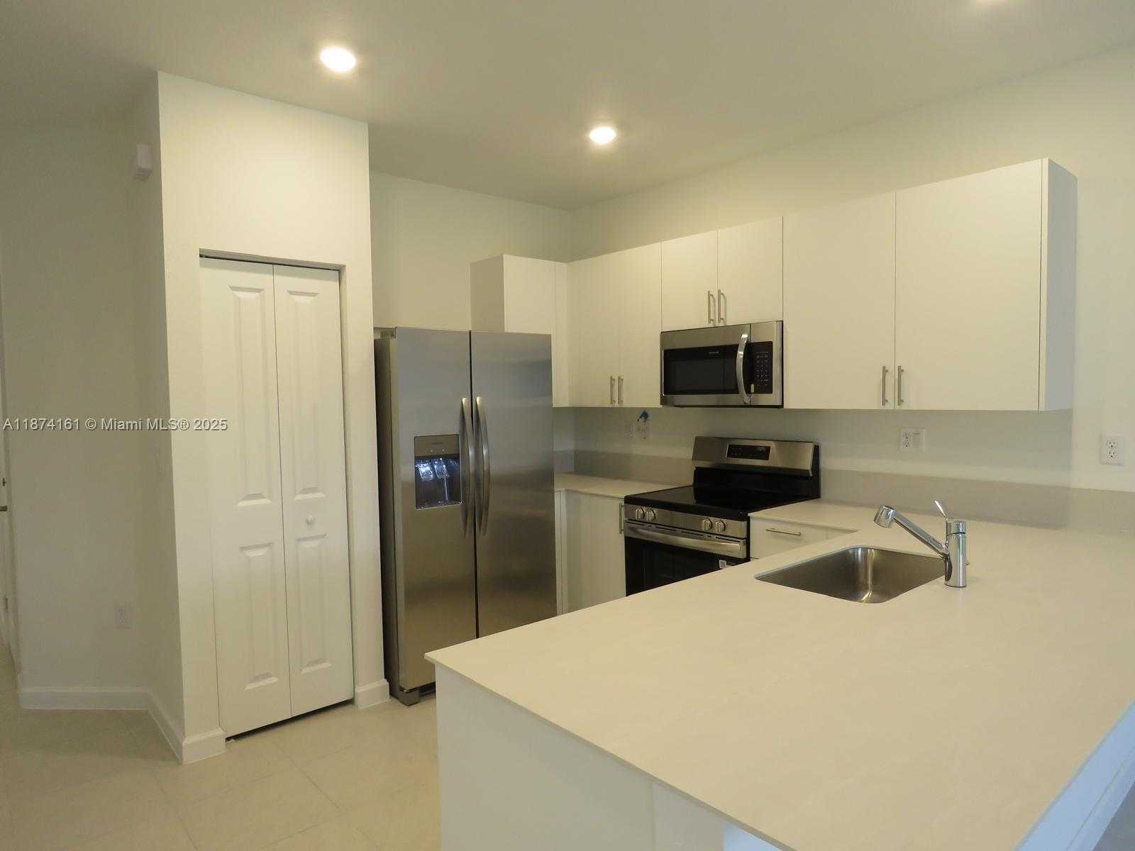 Small Image of 23316 SOUTH WEST 133RD CT, Miami Number 7
