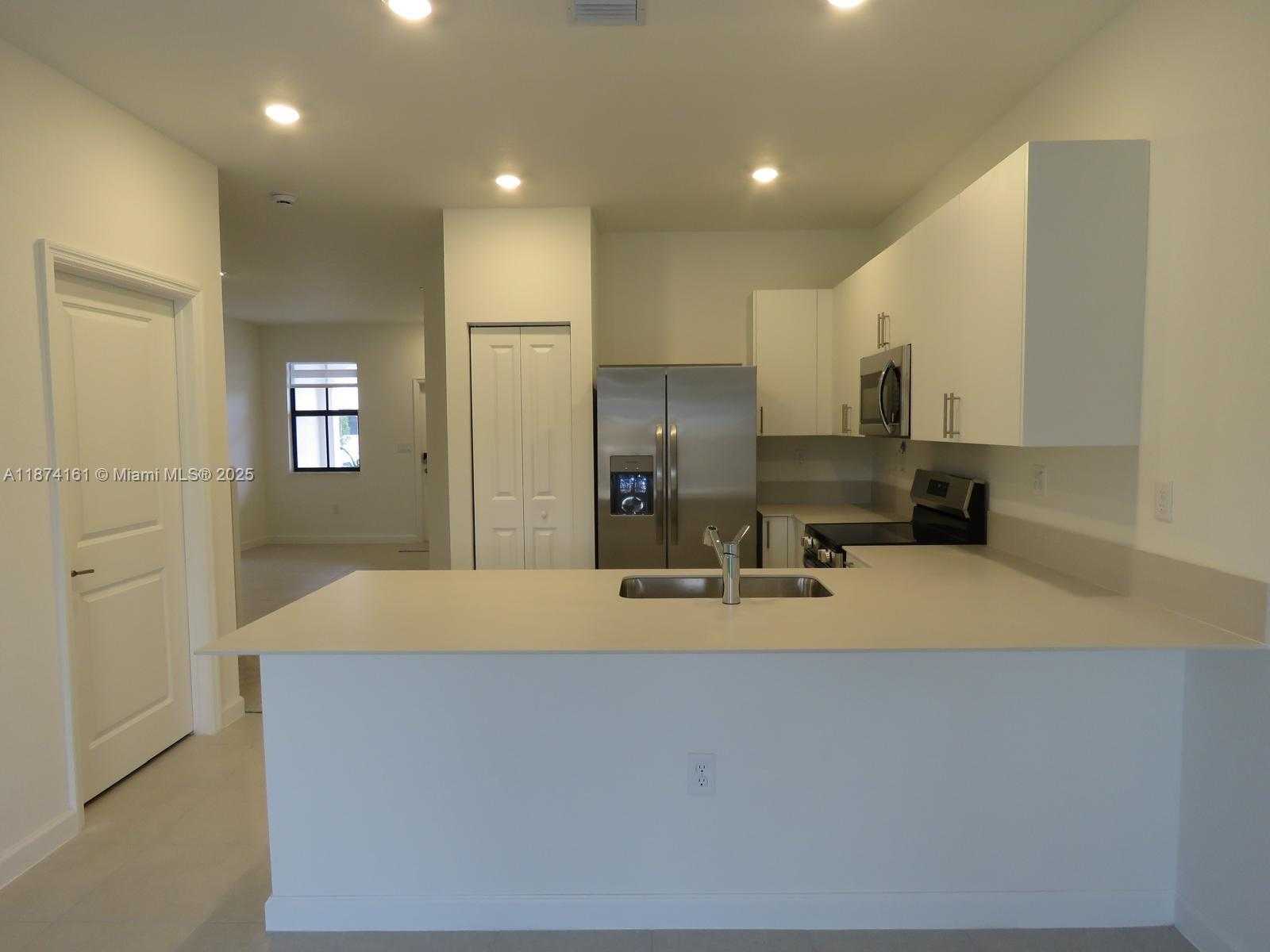 Small Image of 23316 SOUTH WEST 133RD CT, Miami Number 8