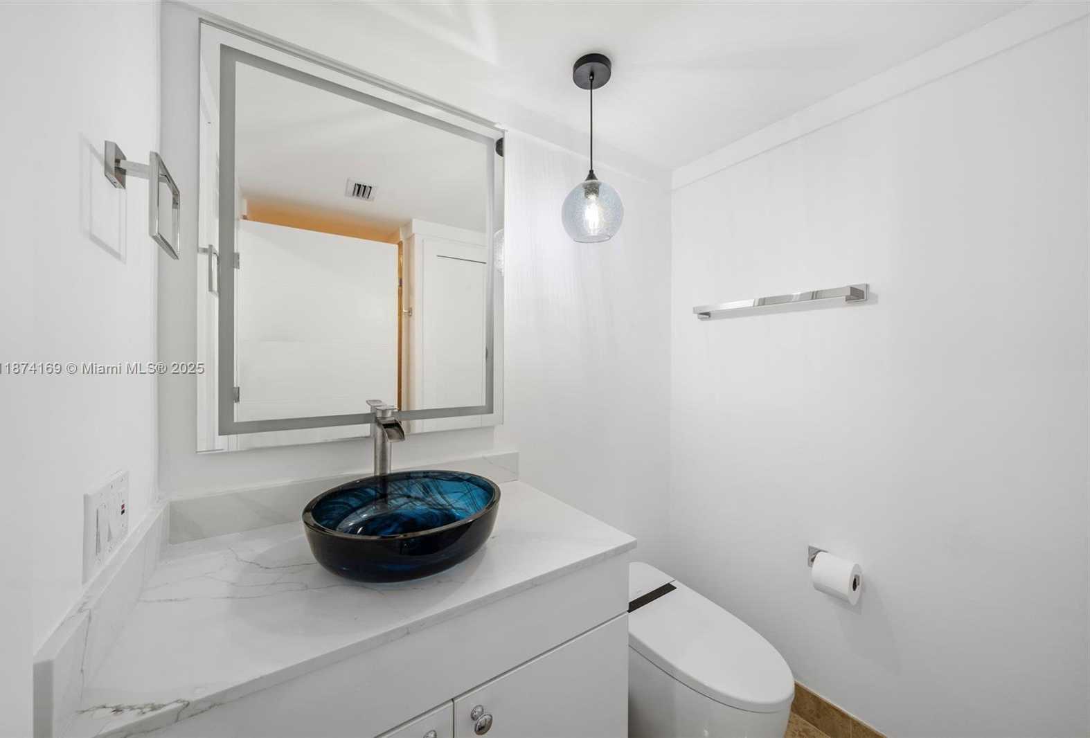 Small Image of 4775 COLLINS AVE #1801, Miami Beach Number 13
