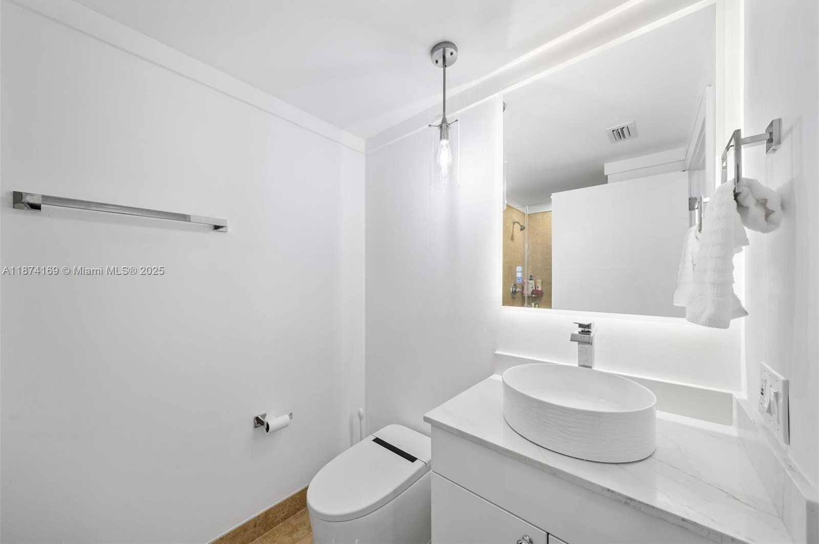 Small Image of 4775 COLLINS AVE #1801, Miami Beach Number 15