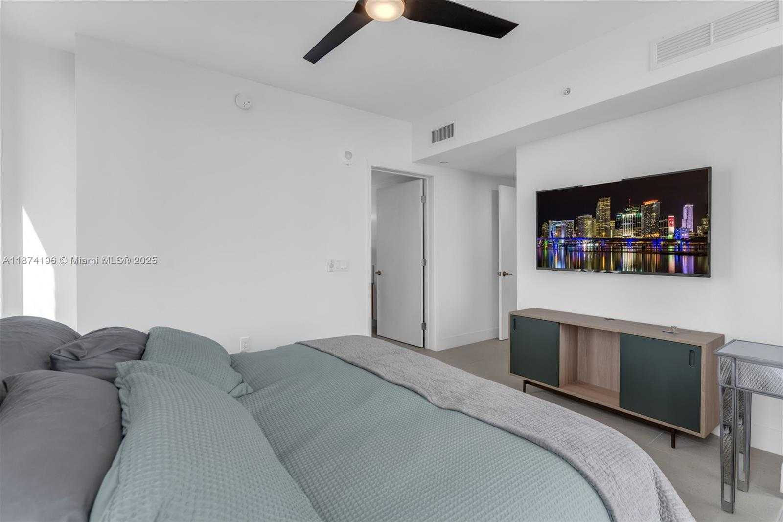 Small Image of 159 NORTH EAST 6TH ST #4016, Miami Number 18