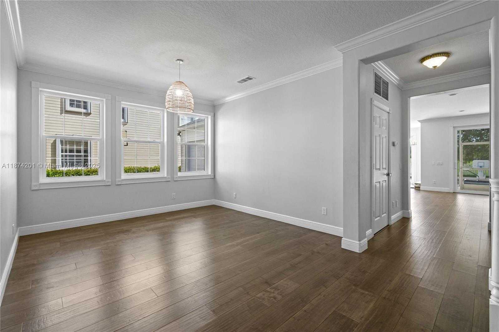 Small Image of 118 BARBADOS DR, Jupiter Number 11