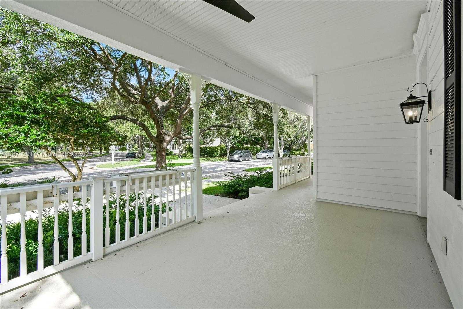 Small Image of 118 BARBADOS DR, Jupiter Number 6