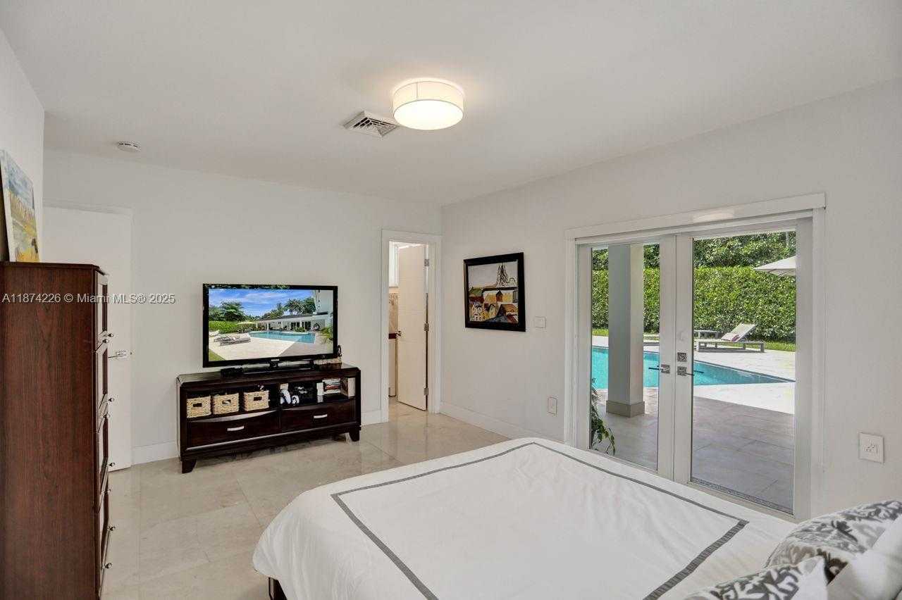 Small Image of 1601 LUGO AVE, Coral Gables Number 11