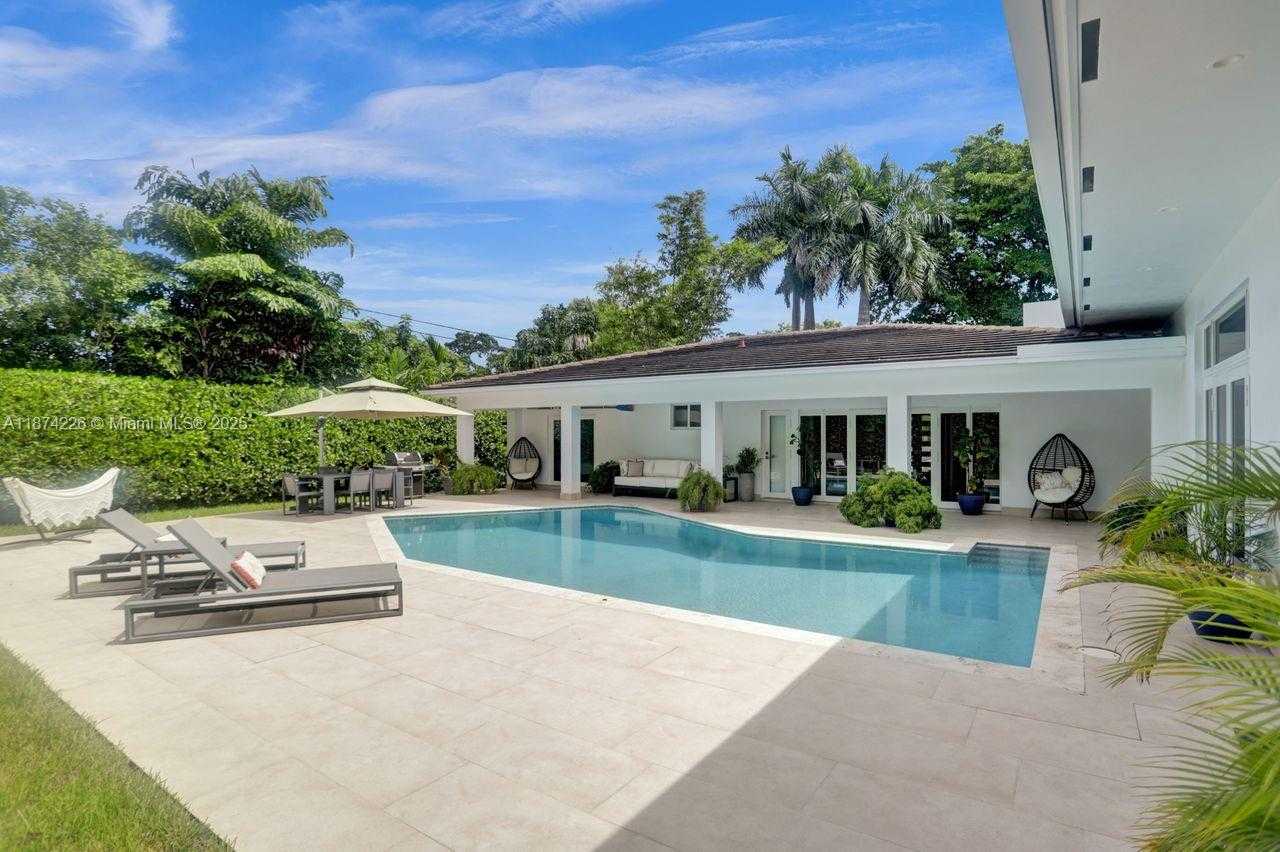 Small Image of 1601 LUGO AVE, Coral Gables Number 12