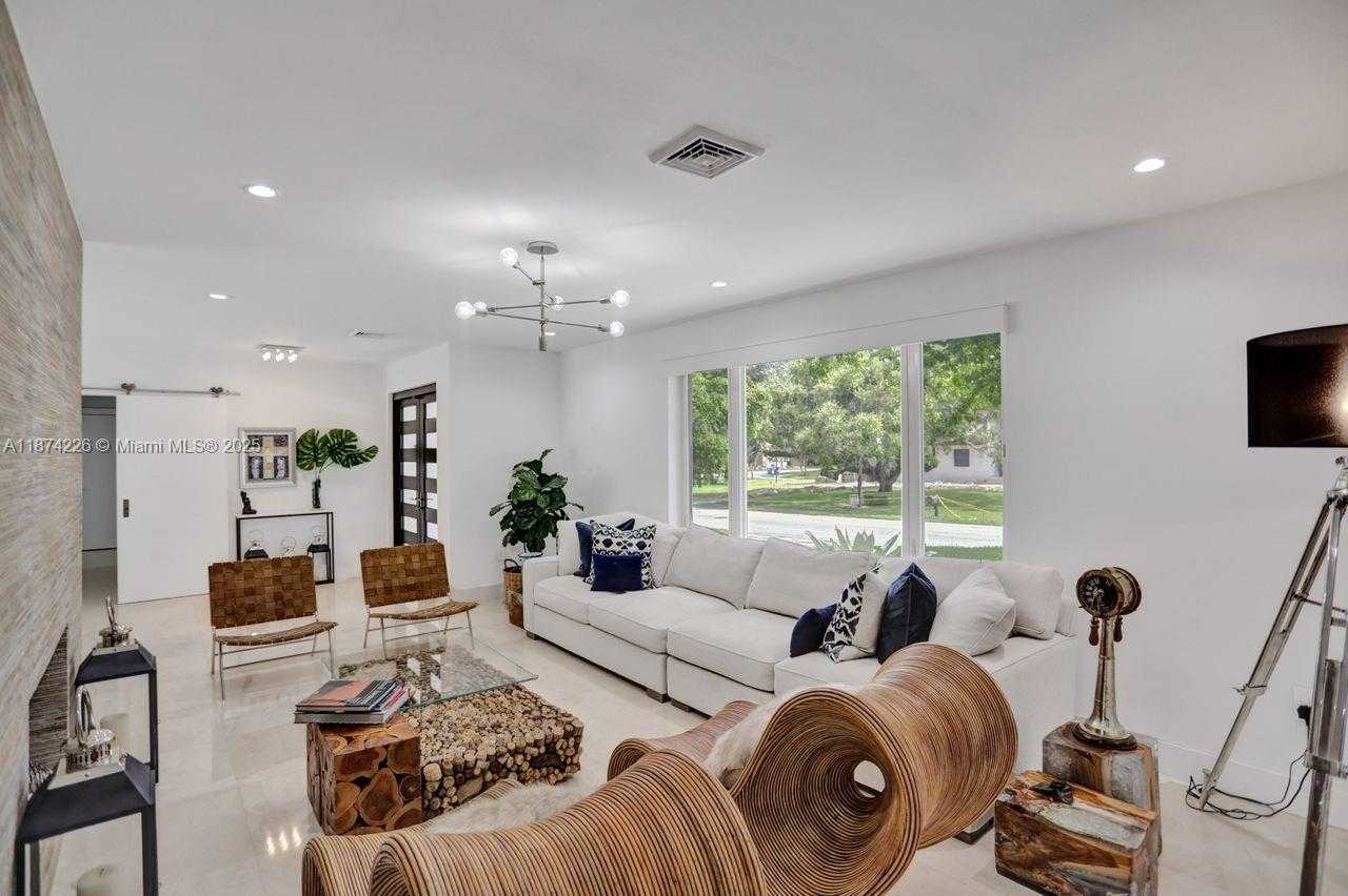 Small Image of 1601 LUGO AVE, Coral Gables Number 14