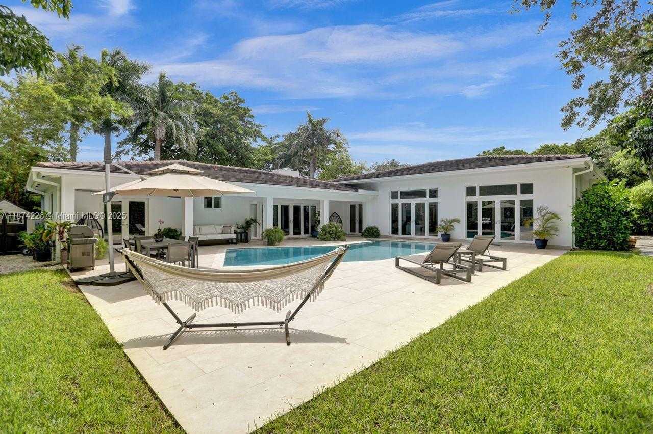 Small Image of 1601 LUGO AVE, Coral Gables Number 17