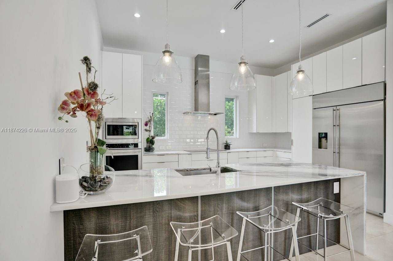 Small Image of 1601 LUGO AVE, Coral Gables Number 5