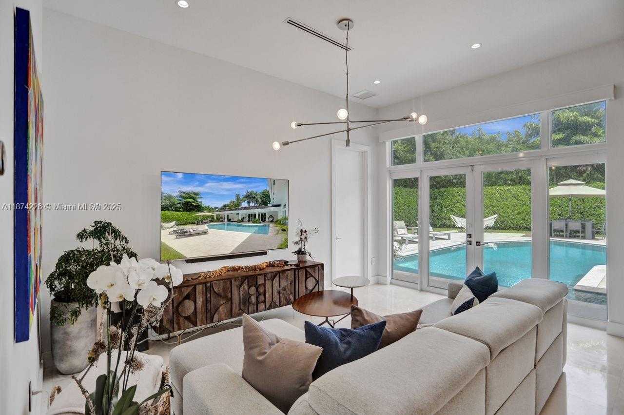 Small Image of 1601 LUGO AVE, Coral Gables Number 6