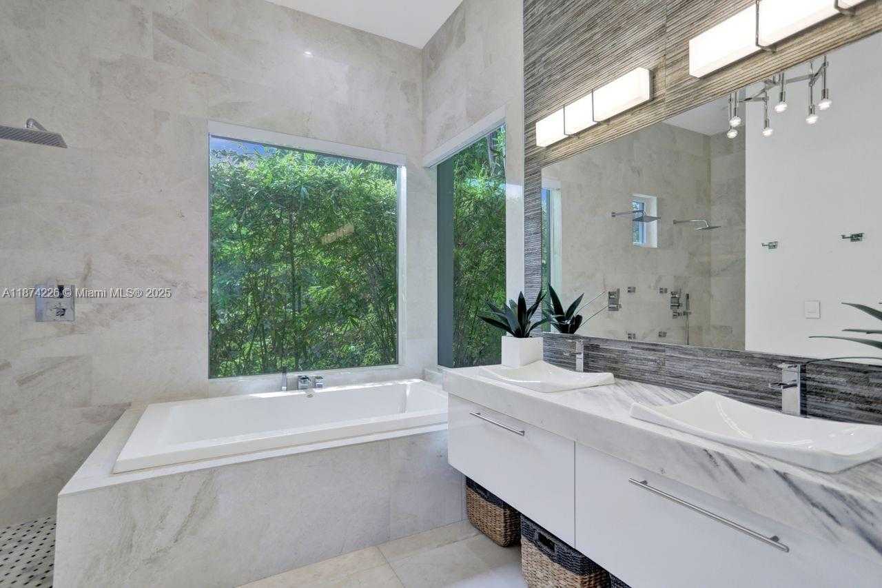 Small Image of 1601 LUGO AVE, Coral Gables Number 8
