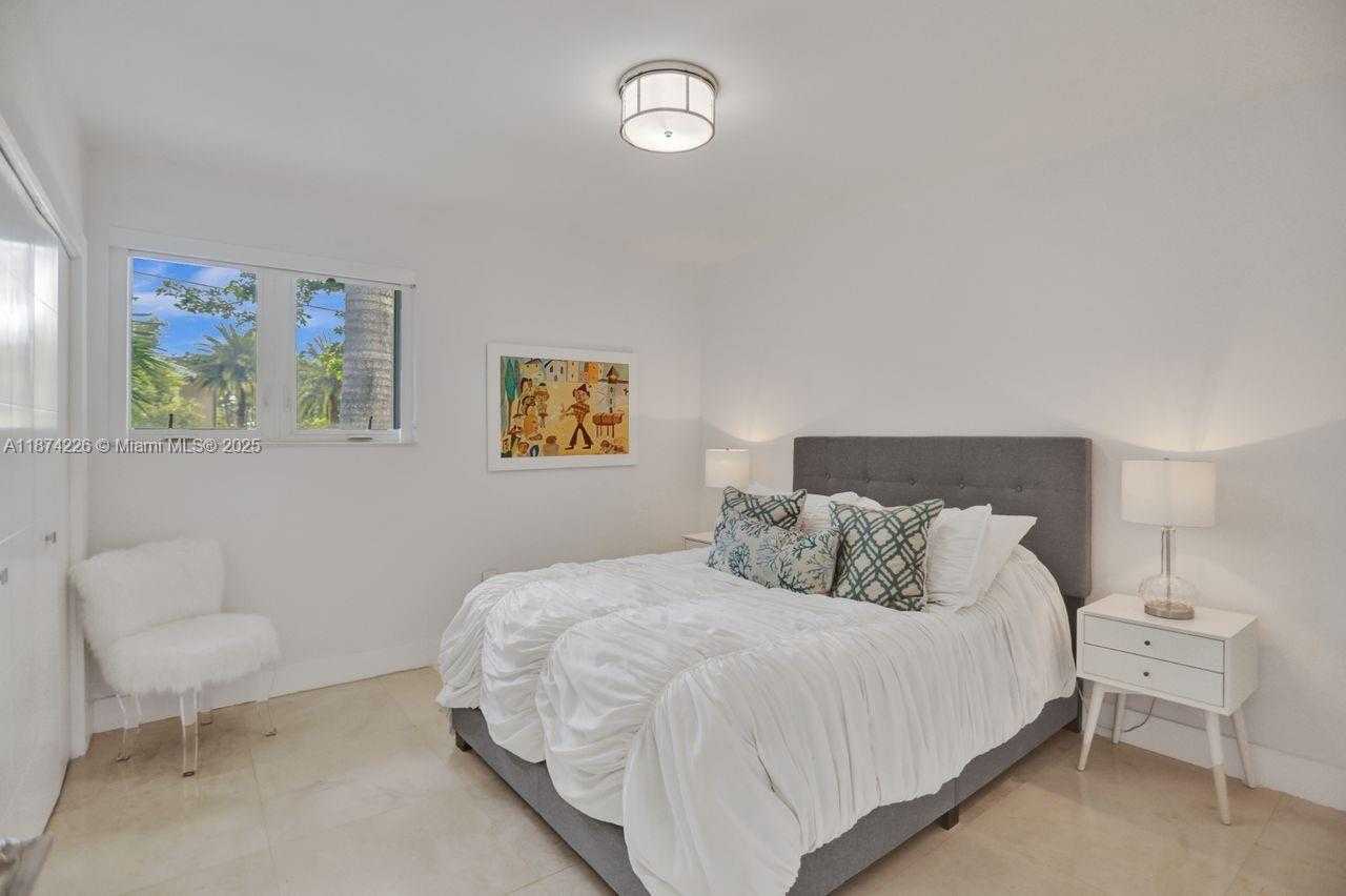 Small Image of 1601 LUGO AVE, Coral Gables Number 9