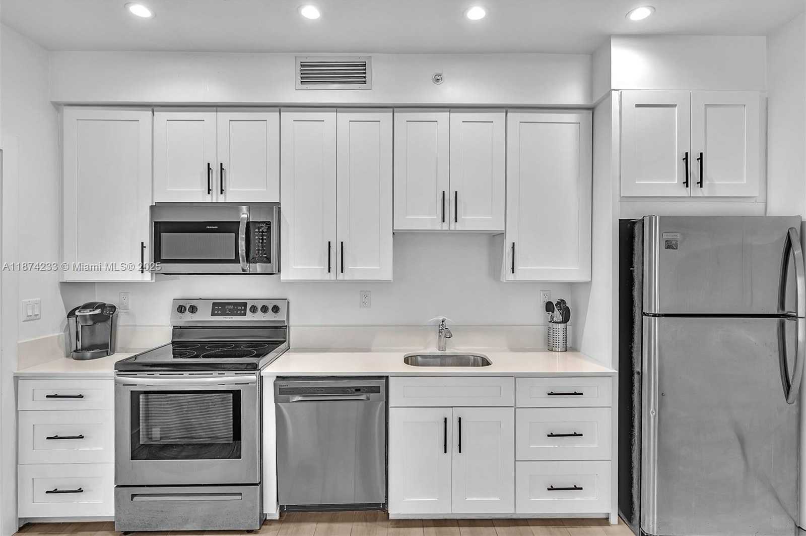 Small Image of 940 MICHIGAN AVE #10, Miami Beach Number 10