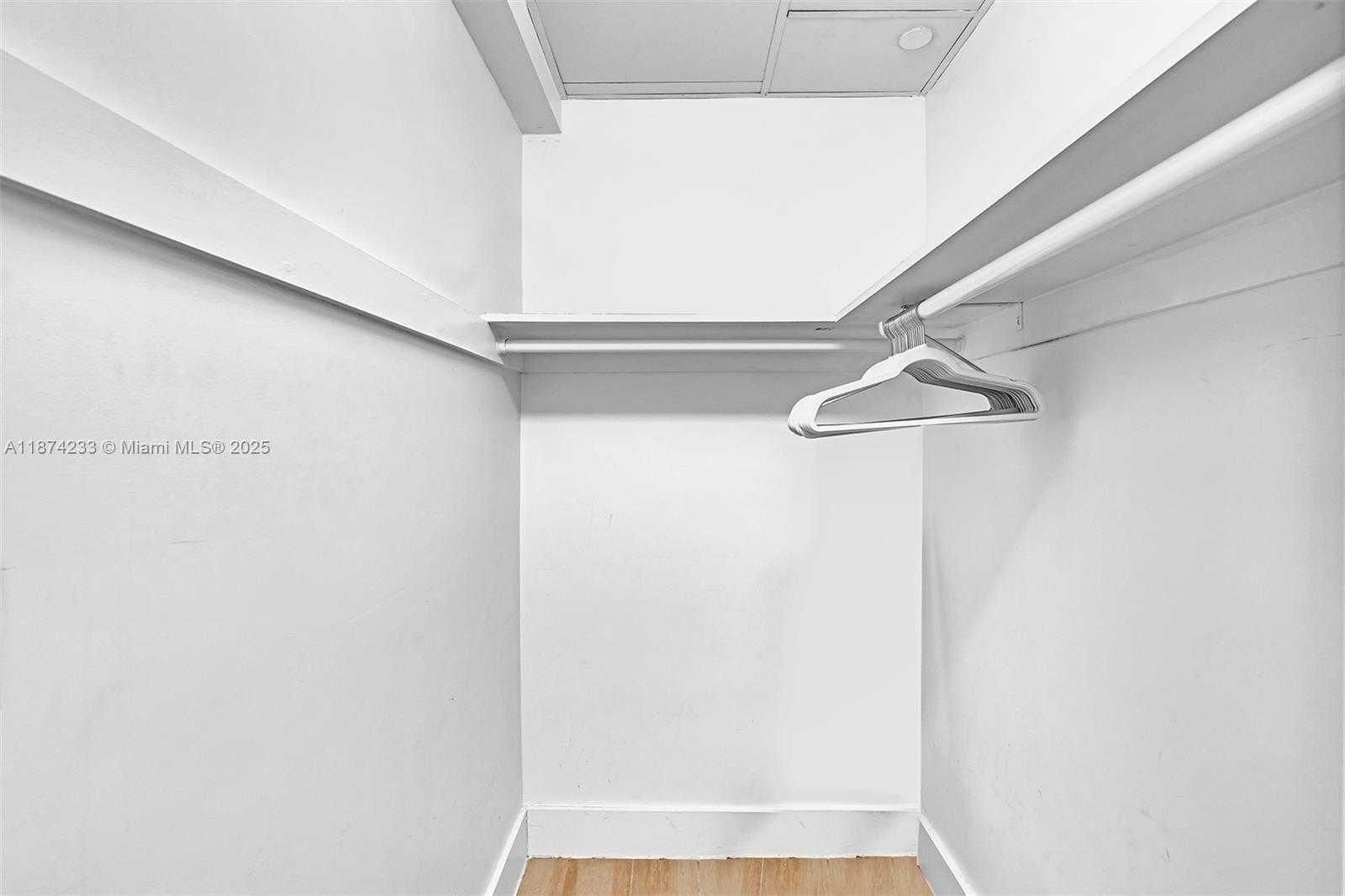 Small Image of 940 MICHIGAN AVE #10, Miami Beach Number 21