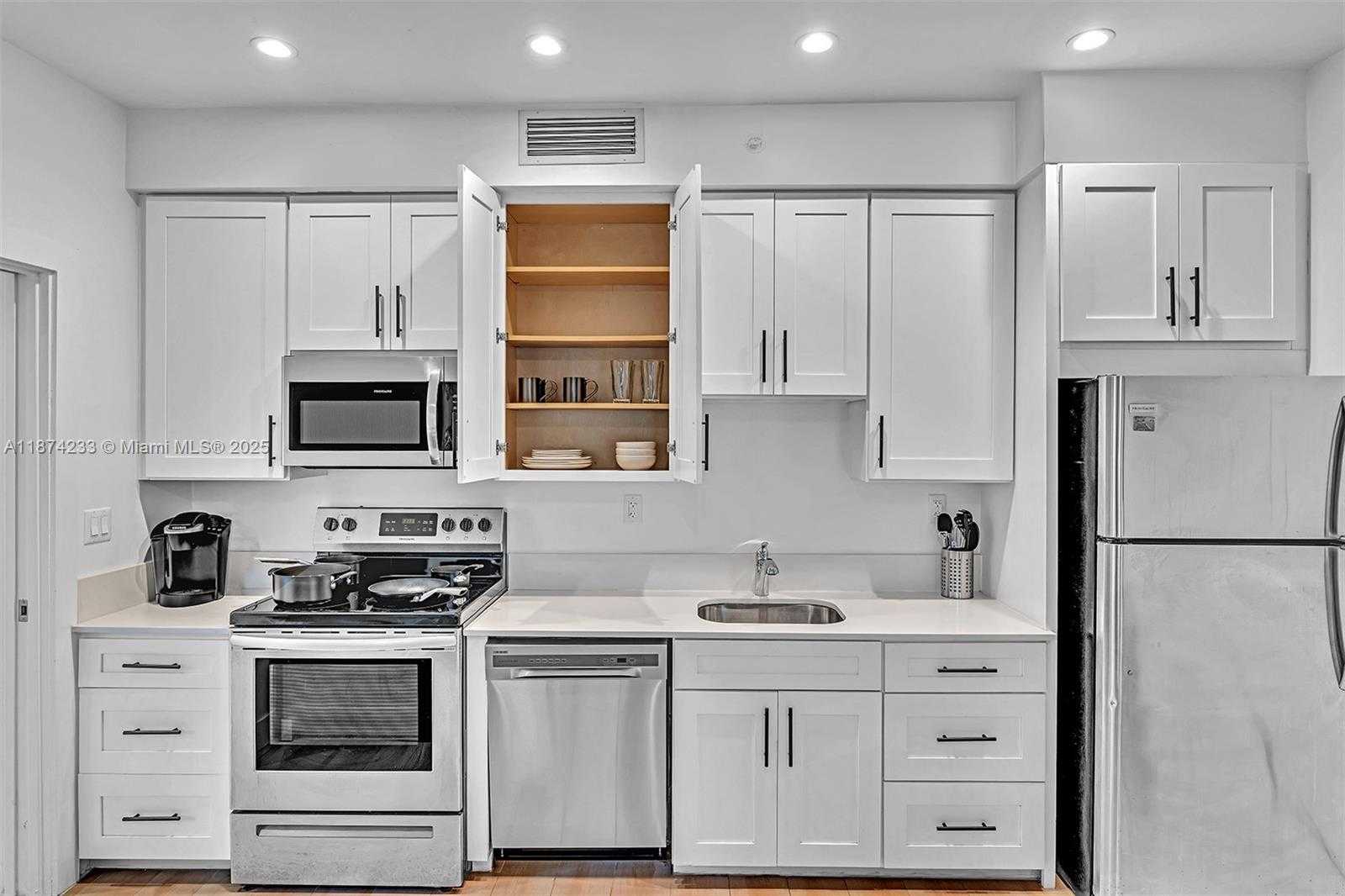 Small Image of 940 MICHIGAN AVE #10, Miami Beach Number 22