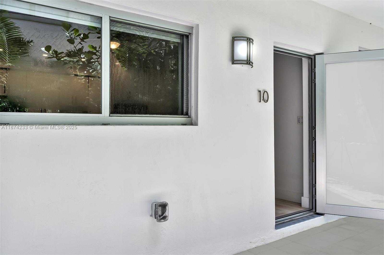 Small Image of 940 MICHIGAN AVE #10, Miami Beach Number 3