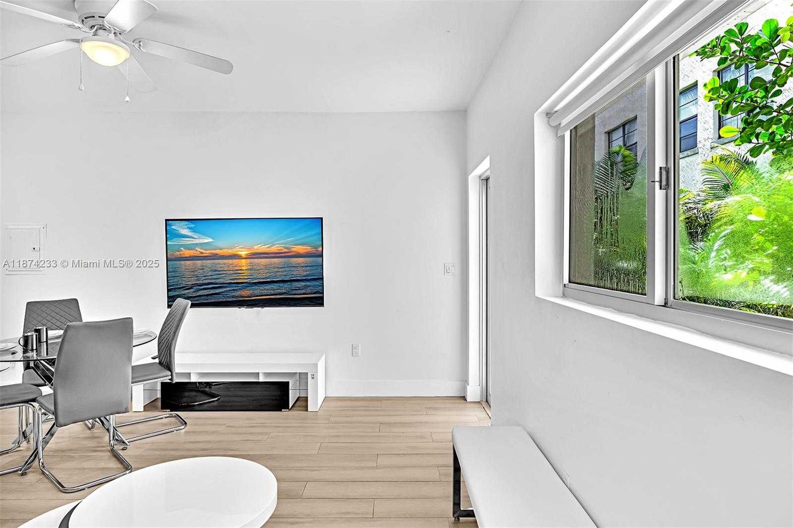 Small Image of 940 MICHIGAN AVE #10, Miami Beach Number 8