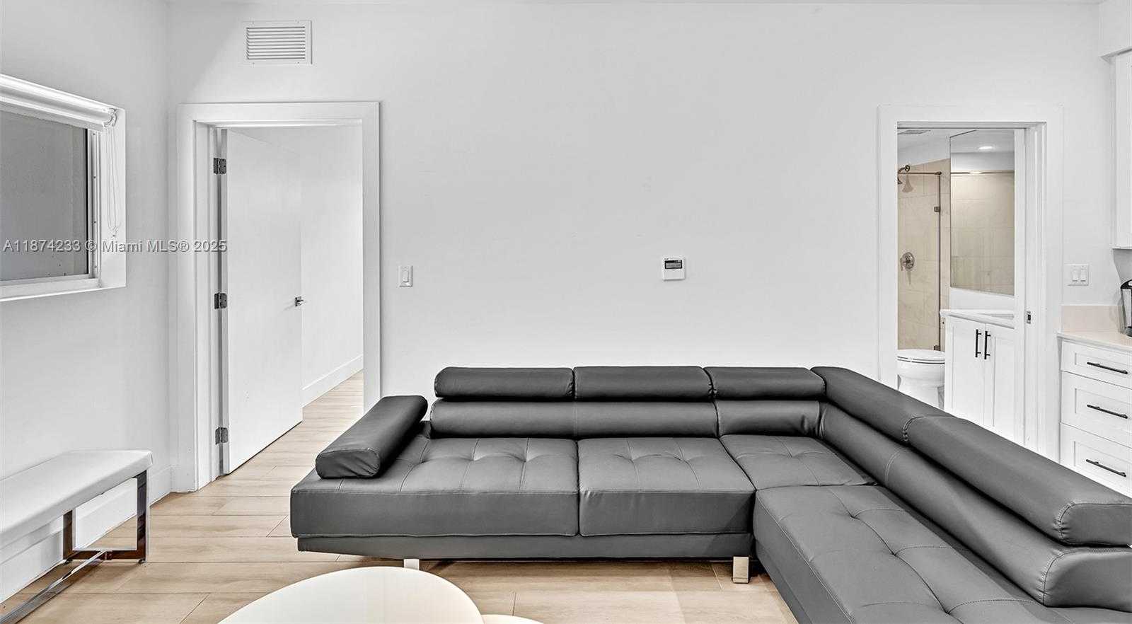Small Image of 940 MICHIGAN AVE #10, Miami Beach Number 9