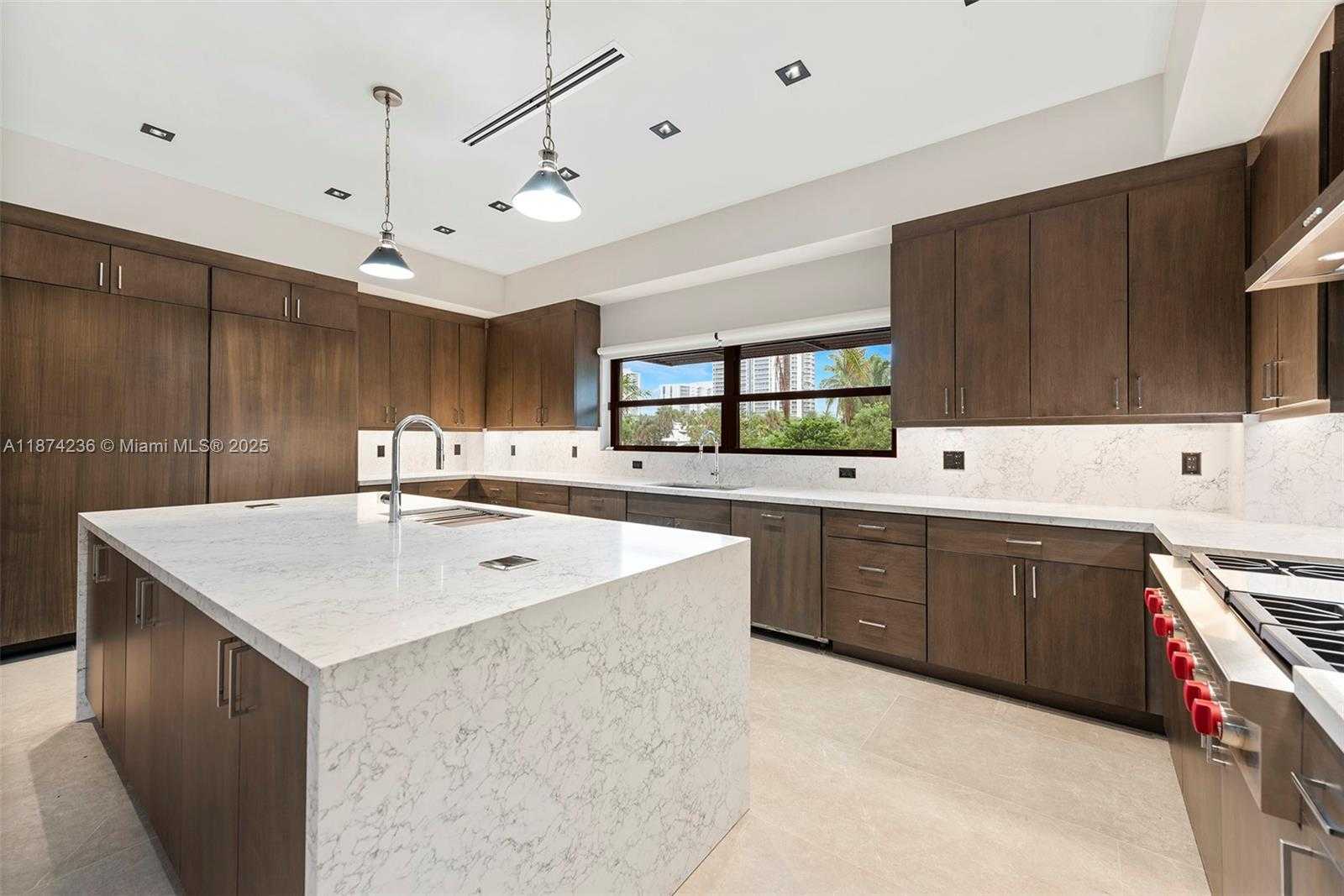 Small Image of 461 POINCIANA DR, Hallandale Beach Number 10