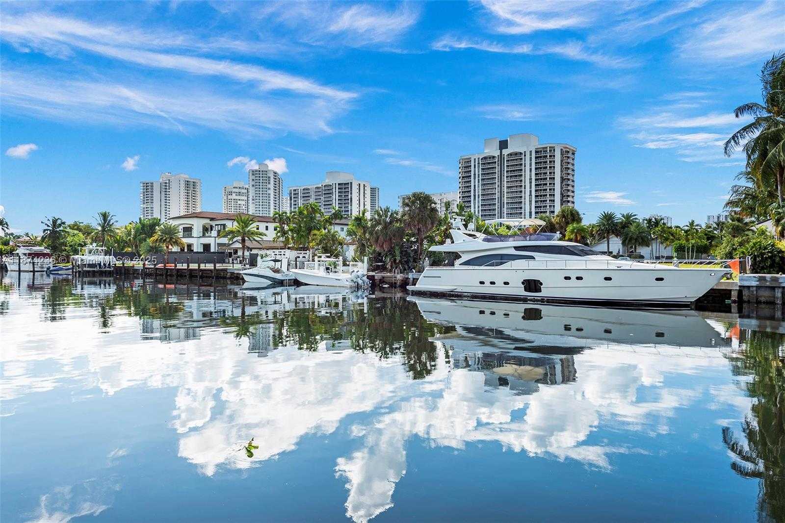 Small Image of 461 POINCIANA DR, Hallandale Beach Number 13