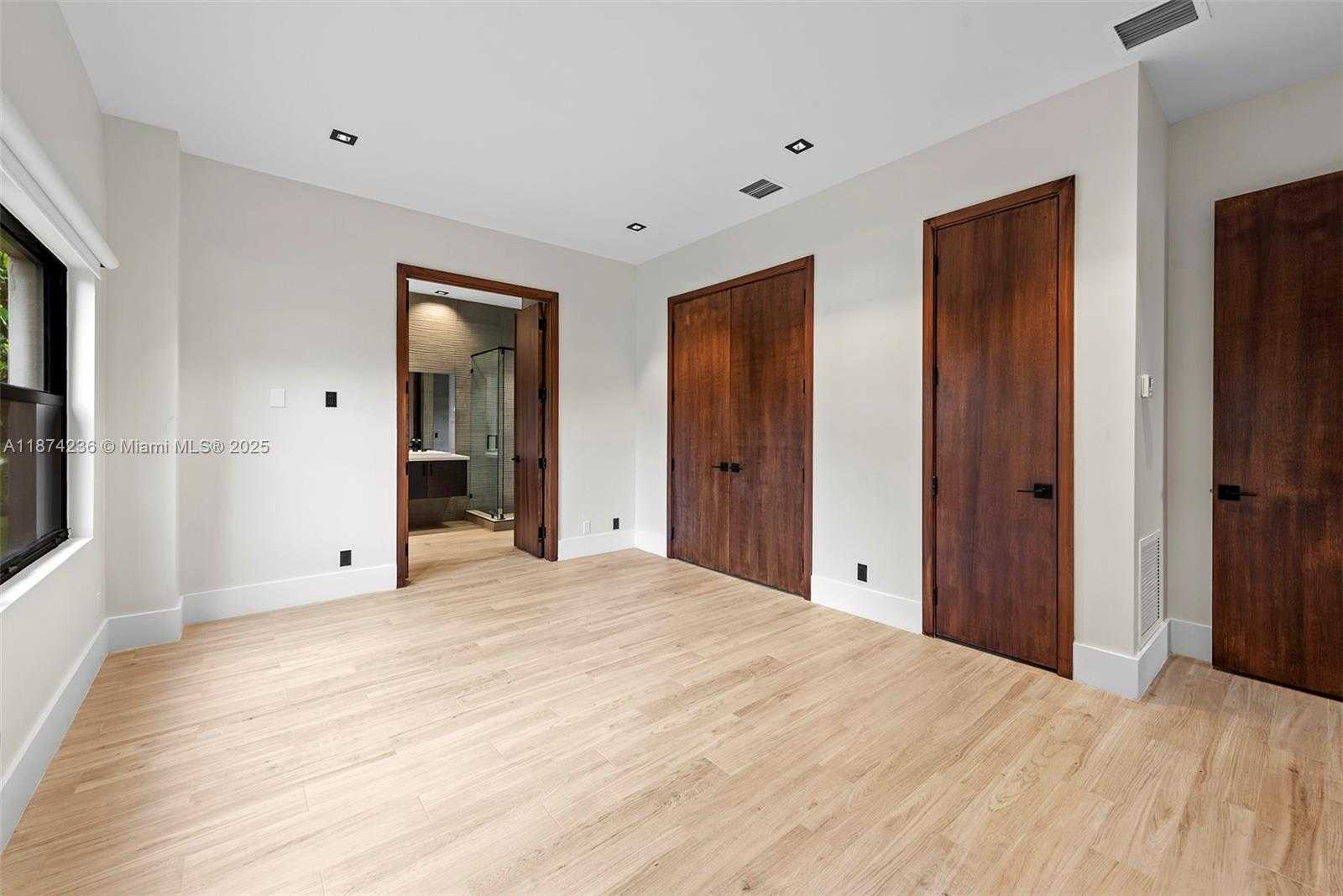 Small Image of 461 POINCIANA DR, Hallandale Beach Number 19