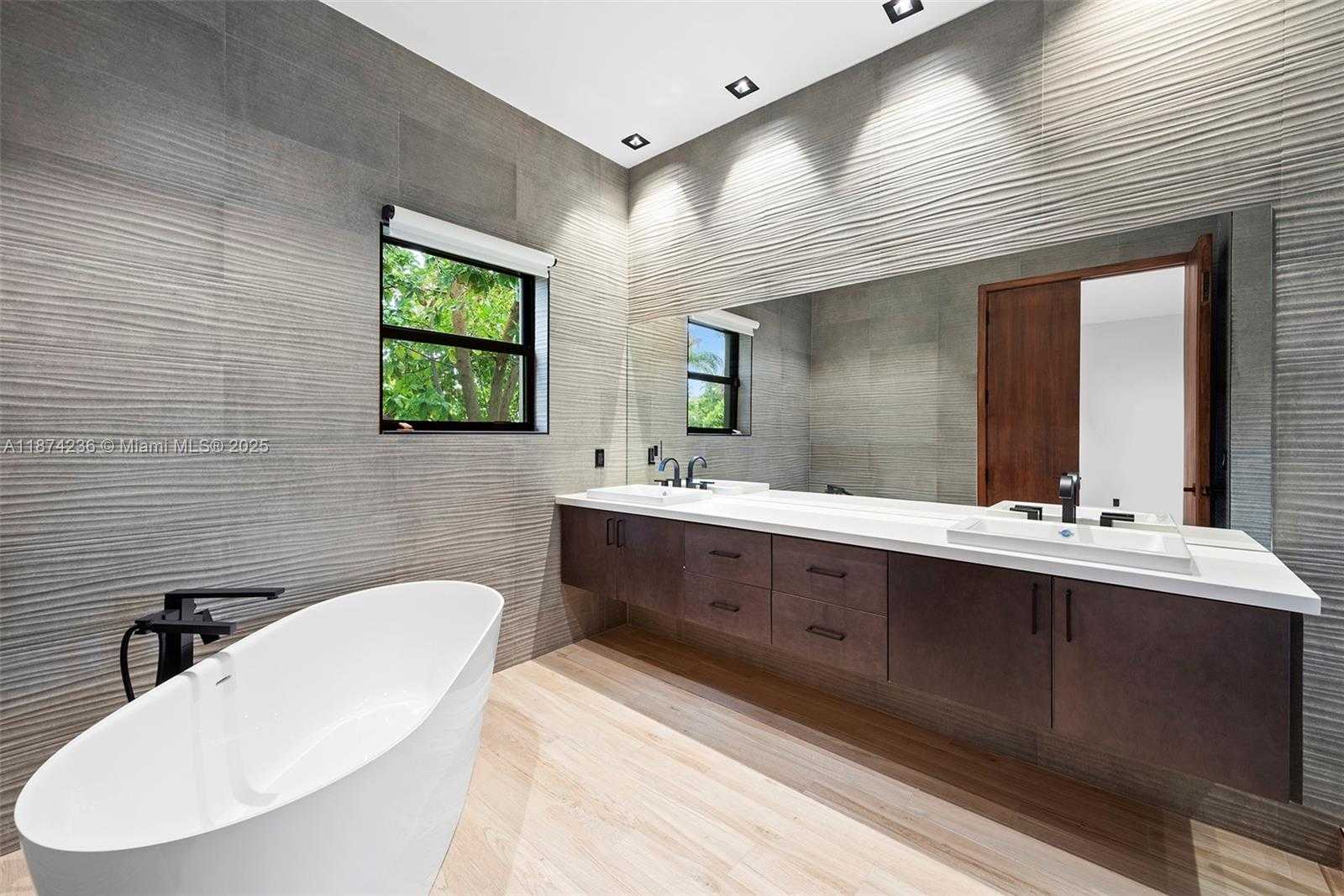 Small Image of 461 POINCIANA DR, Hallandale Beach Number 21