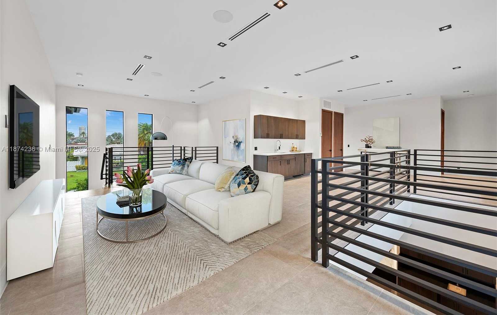 Small Image of 461 POINCIANA DR, Hallandale Beach Number 22
