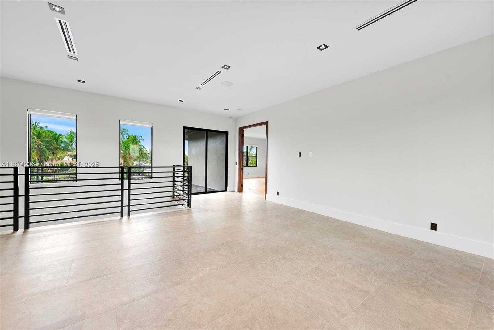 Small Image of 461 POINCIANA DR, Hallandale Beach Number 23