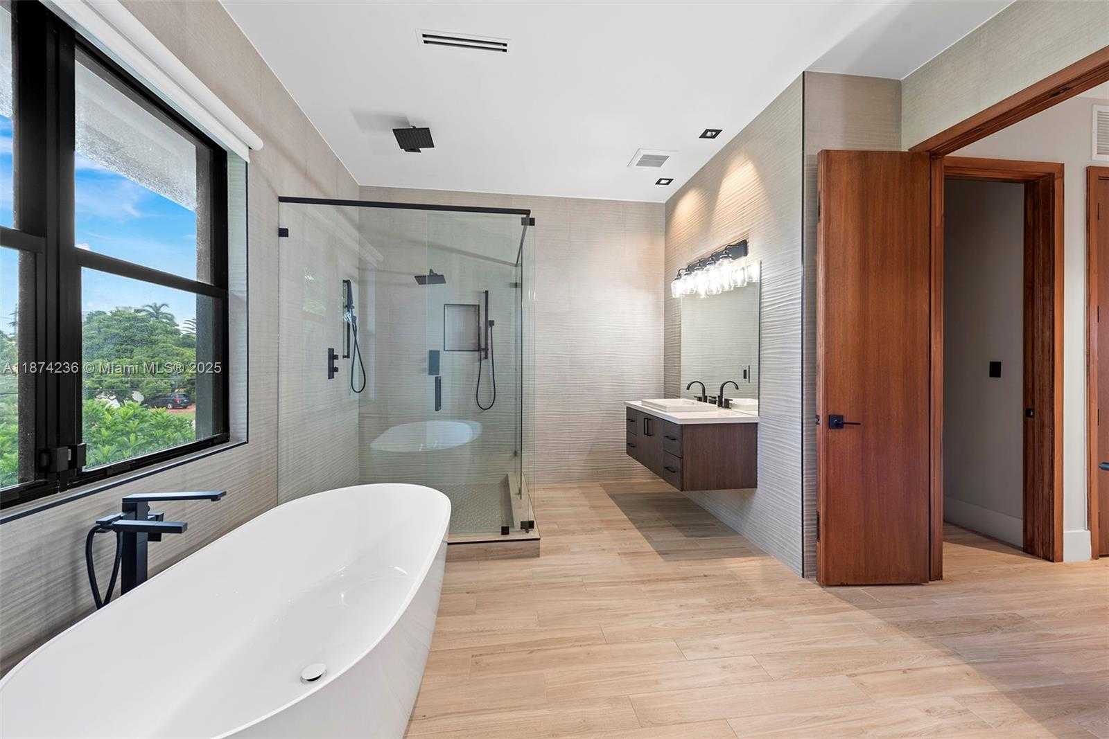 Small Image of 461 POINCIANA DR, Hallandale Beach Number 25