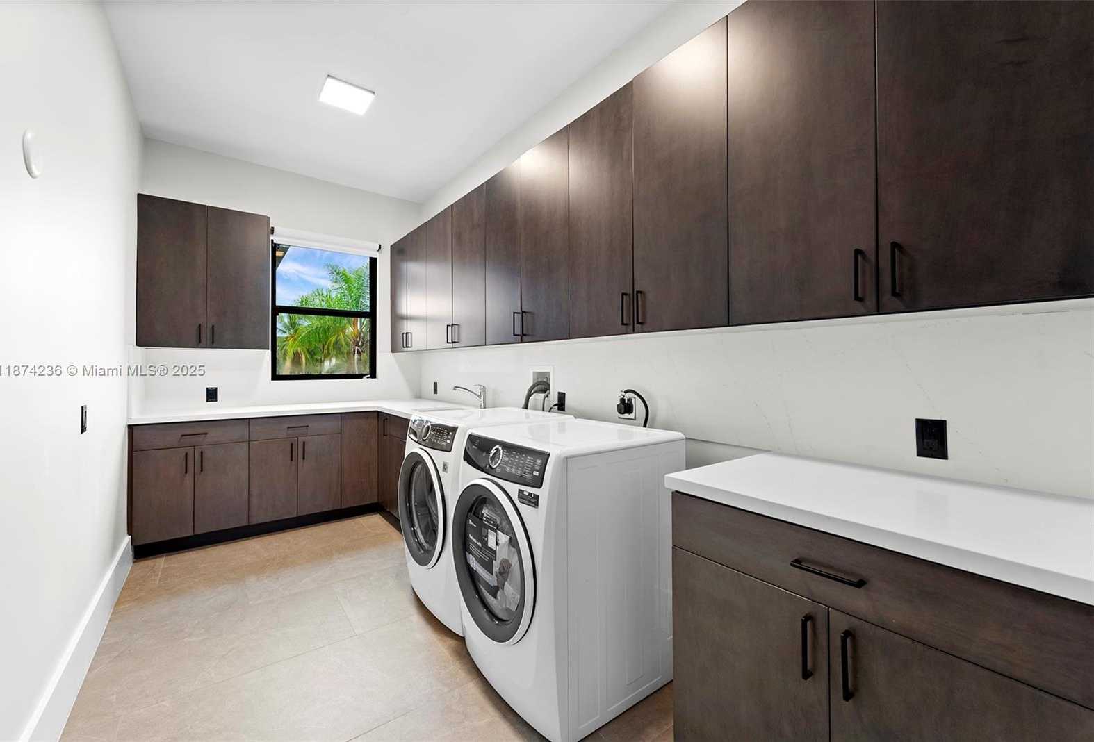 Small Image of 461 POINCIANA DR, Hallandale Beach Number 28