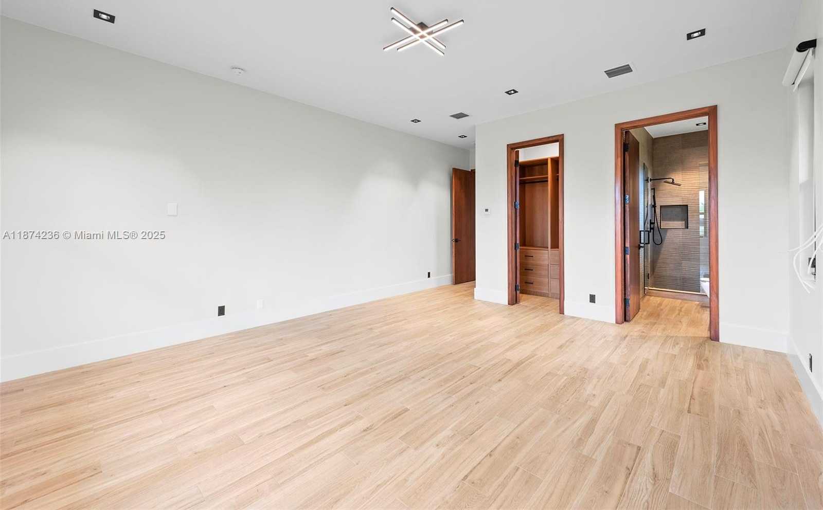 Small Image of 461 POINCIANA DR, Hallandale Beach Number 30