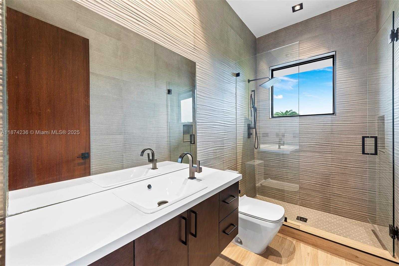 Small Image of 461 POINCIANA DR, Hallandale Beach Number 34