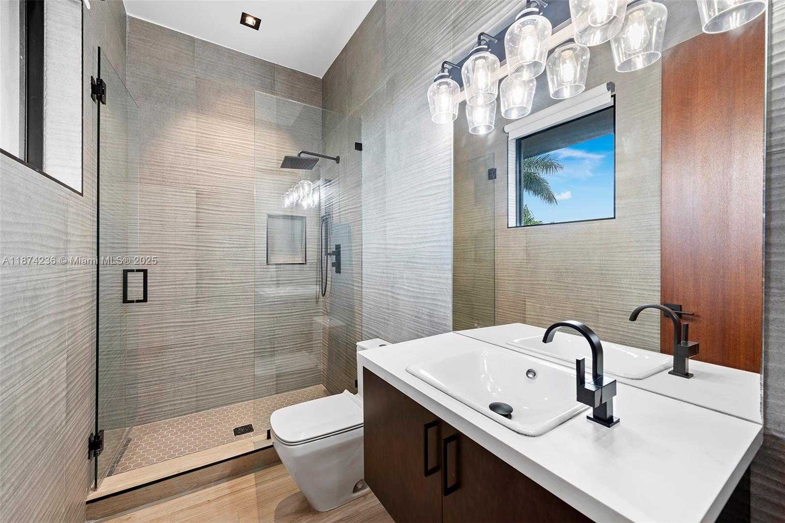 Small Image of 461 POINCIANA DR, Hallandale Beach Number 36
