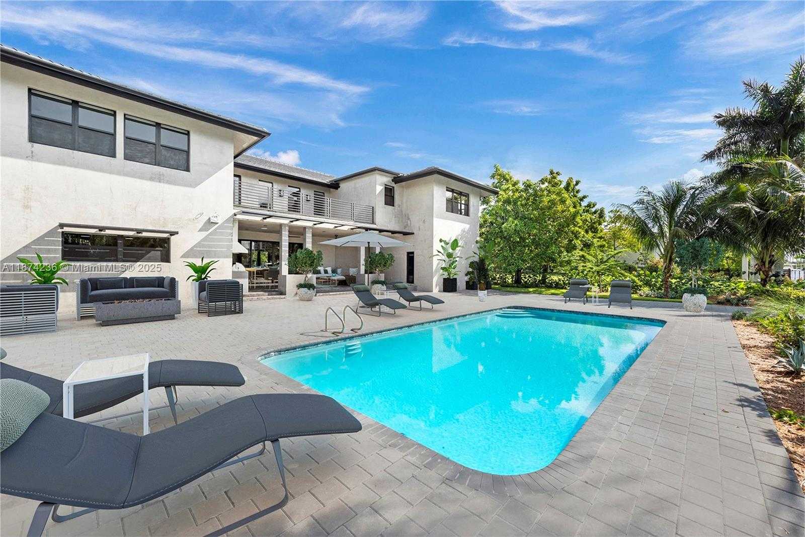 Small Image of 461 POINCIANA DR, Hallandale Beach Number 39
