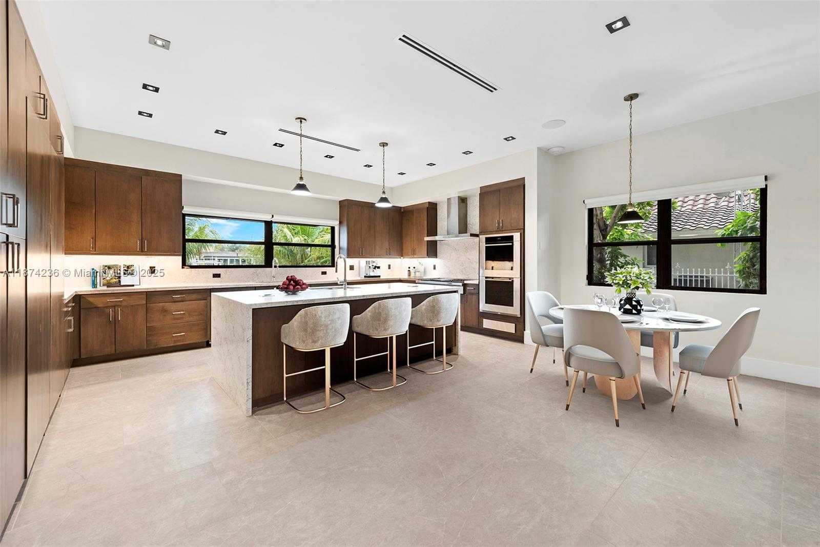 Small Image of 461 POINCIANA DR, Hallandale Beach Number 9