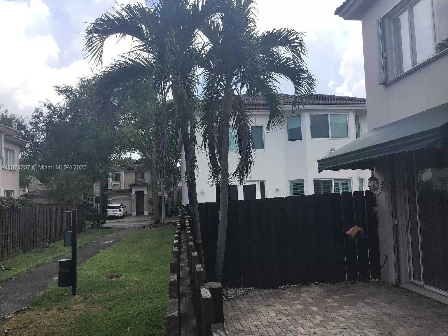 Small Image of 11315 NORTH WEST 72ND LN #11315, Doral Number 34