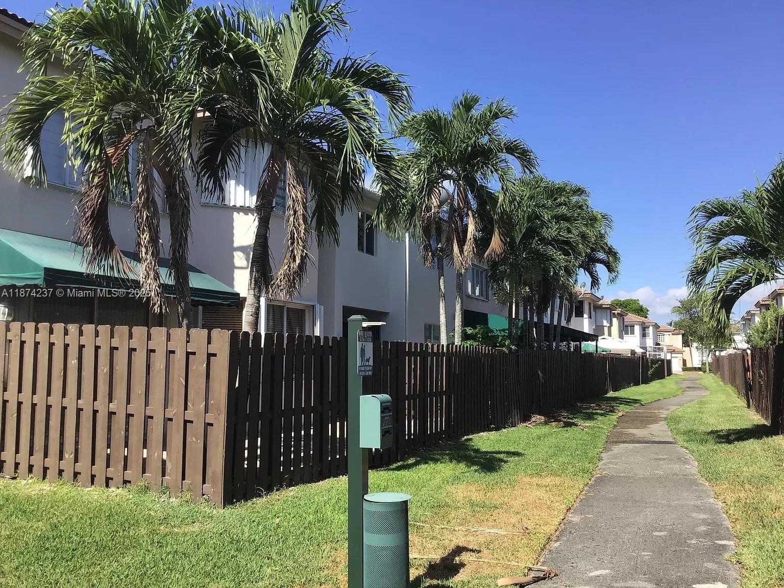 Small Image of 11315 NORTH WEST 72ND LN #11315, Doral Number 5